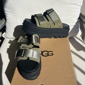 Clem UGG platform slides